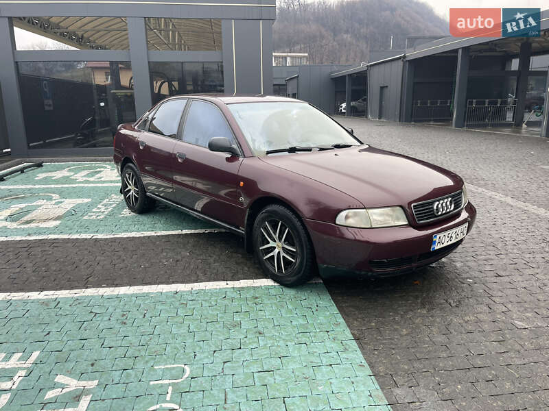 Седан Audi A4 1996 в Тячеве