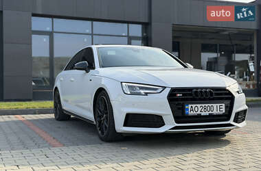 Седан Audi A4 2017 в Мукачево