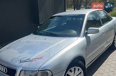 Седан Audi A4 1997 в Городке