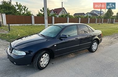 Седан Audi A4 2000 в Городку
