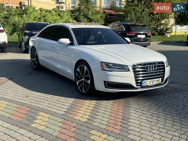 Седан Audi A8 2014 в Львове Седан Audi A8 2014 в Львове