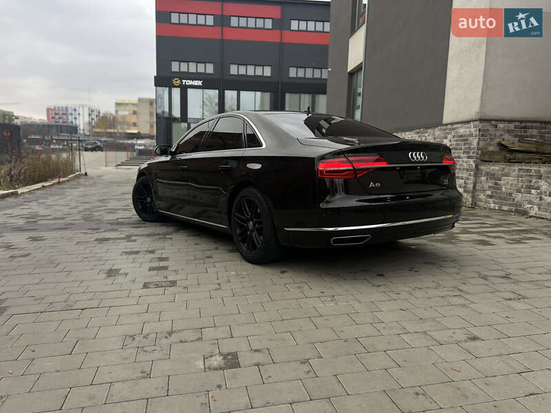 Седан Audi A8 2014 в Львові Седан Audi A8 2014 в Львові