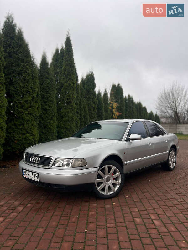 Седан Audi A8 1995 в Костополе