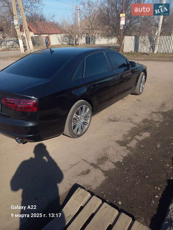 Седан Audi A8 2012 в Павлограде