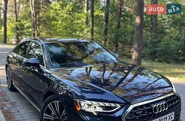 Седан Audi A8 2023 в Львові