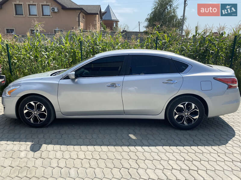 Седан Nissan Altima 2015 в Ивано-Франковске