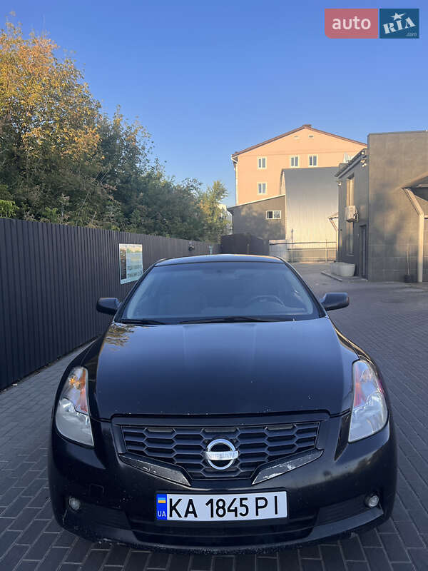 Купе Nissan Altima 2008 в Киеве