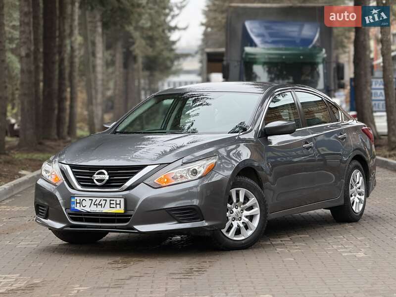 Седан Nissan Altima 2016 в Львове