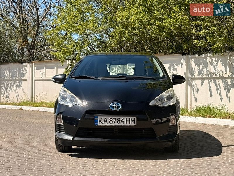 Хэтчбек Toyota Aqua 2014 в Одессе Хэтчбек Toyota Aqua 2014 в Одессе