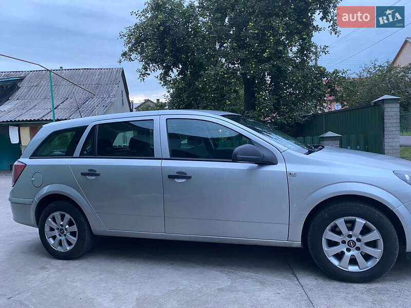 Универсал Opel Astra 2011 в Львове