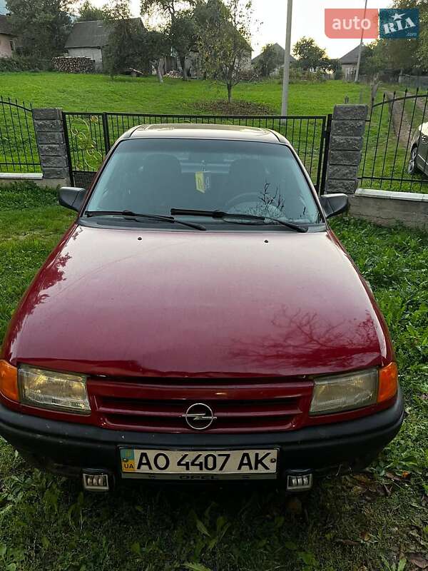 Седан Opel Astra 1993 в Перечине