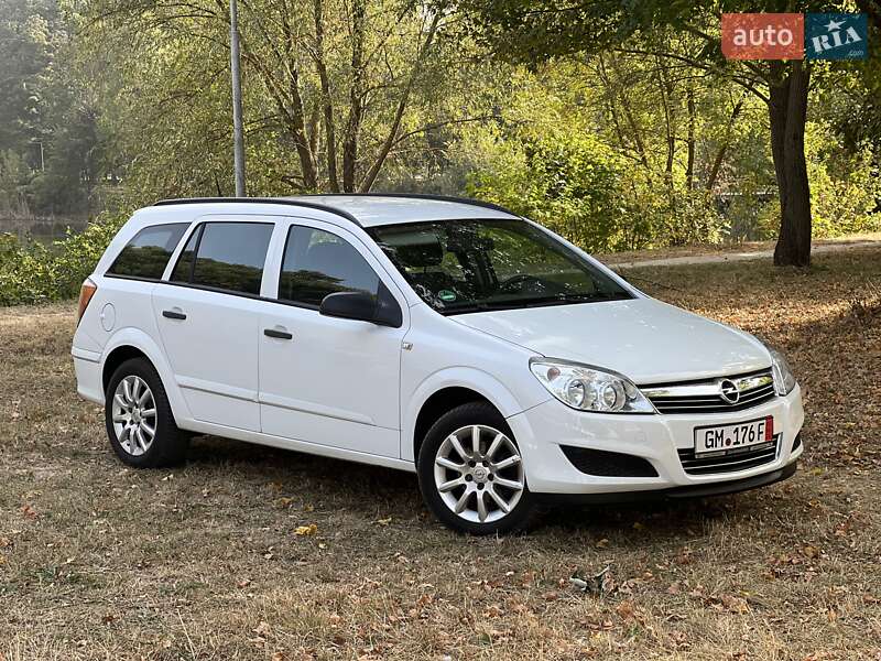 Универсал Opel Astra 2010 в Нежине