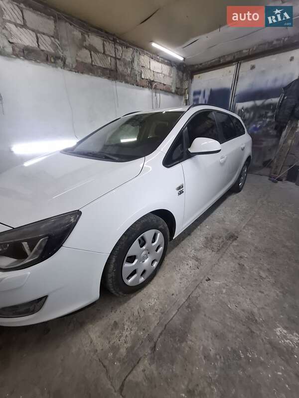 Хэтчбек Opel Astra 2011 в Львове