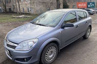 Хэтчбек Opel Astra 2007 в Зеленодольской