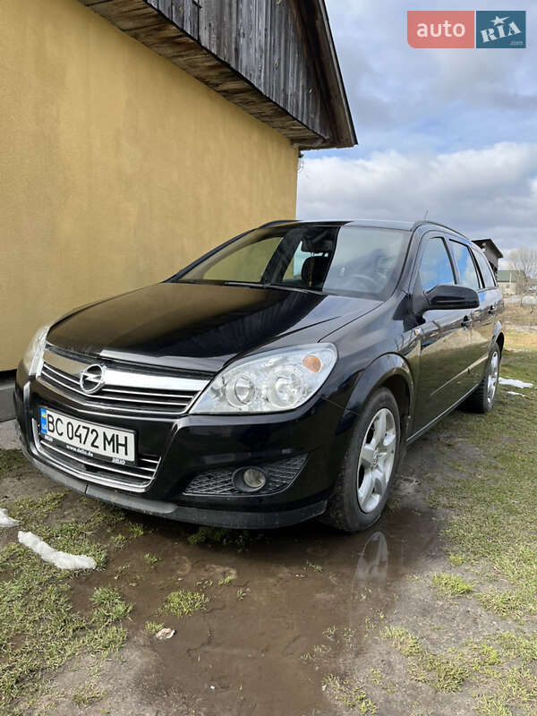 Универсал Opel Astra 2008 в Новояворовске