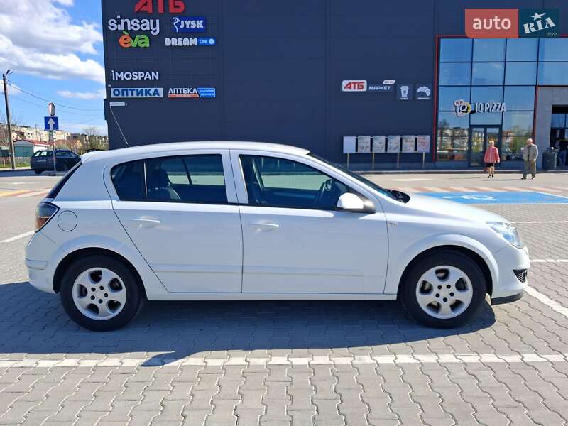 Хэтчбек Opel Astra 2009 в Калуше