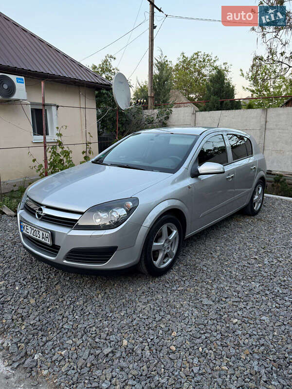 Хэтчбек Opel Astra 2005 в Львове