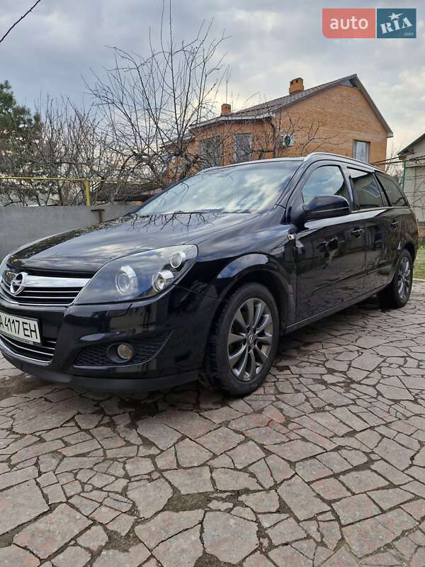 Универсал Opel Astra 2009 в Александрие