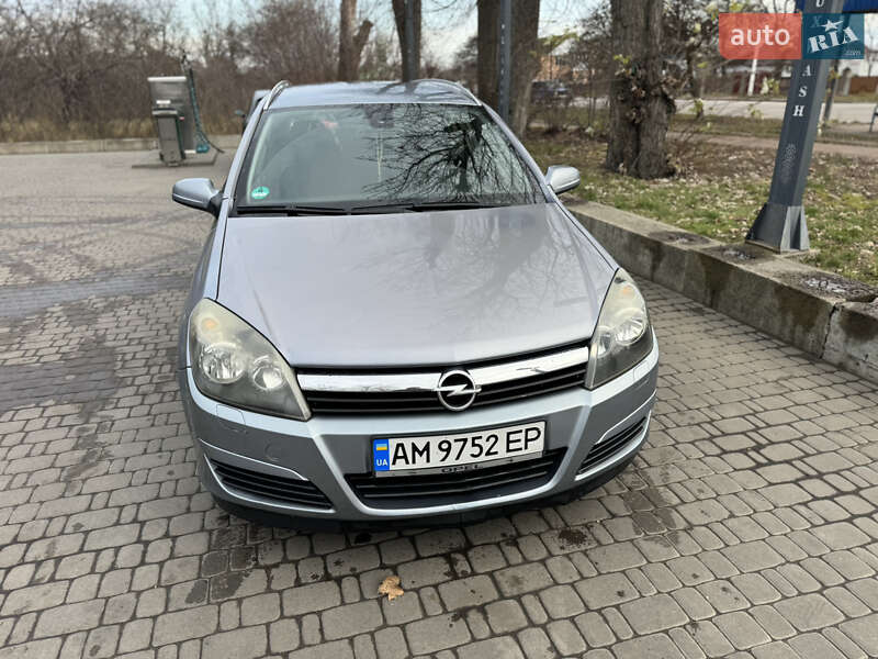 Универсал Opel Astra 2004 в Коростене