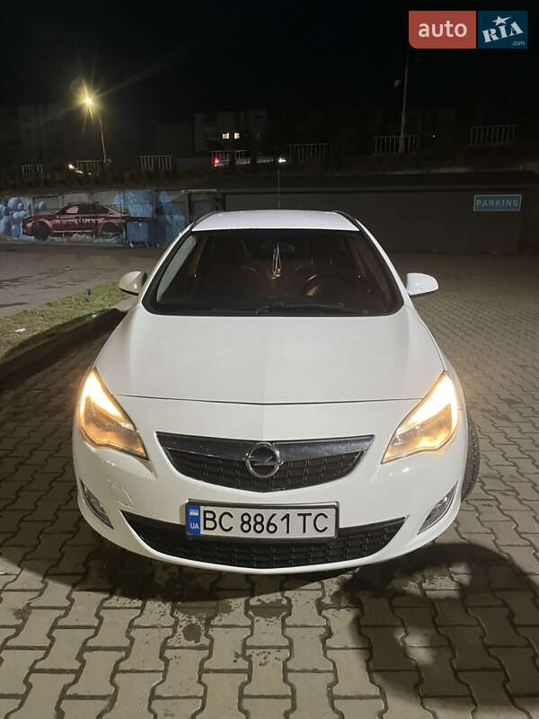 Универсал Opel Astra 2012 в Дрогобыче Универсал Opel Astra 2012 в Дрогобыче