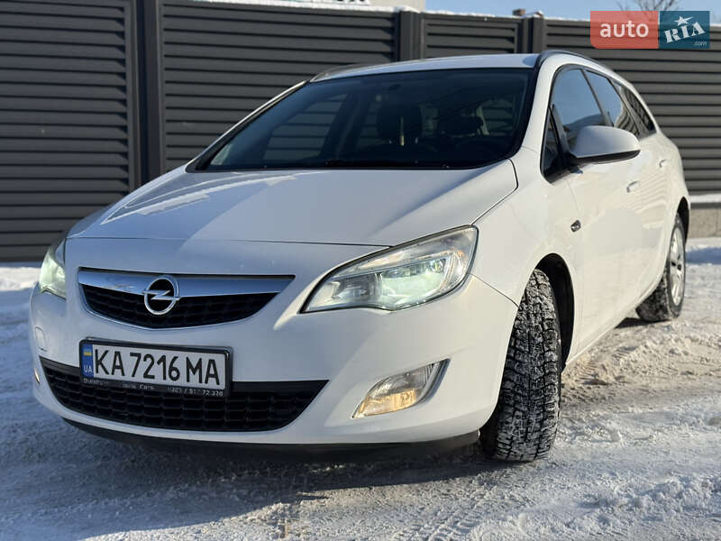 Универсал Opel Astra 2011 в Хмельницком