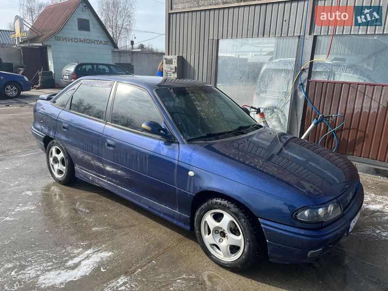 Седан Opel Astra 1996 в Богуславе