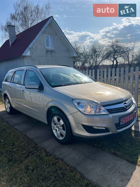 Универсал Opel Astra 2009 в Калуше