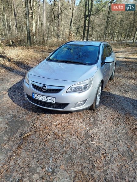 Универсал Opel Astra 2011 в Львове