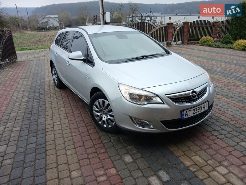Универсал Opel Astra 2011 в Тысменице