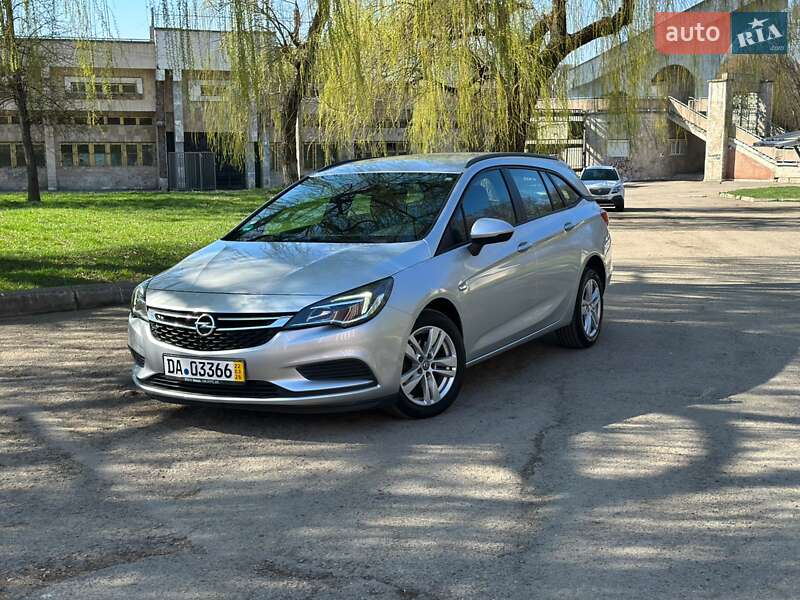 Универсал Opel Astra 2019 в Ивано-Франковске