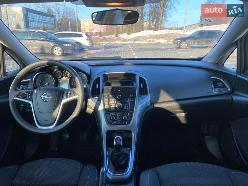 Універсал Opel Astra 2013 в Тернополі