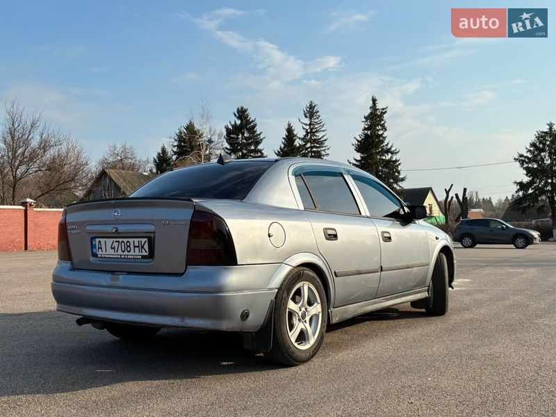 Седан Opel Astra 2006 в Фастове