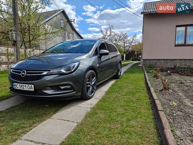Універсал Opel Astra 2016 в Львові