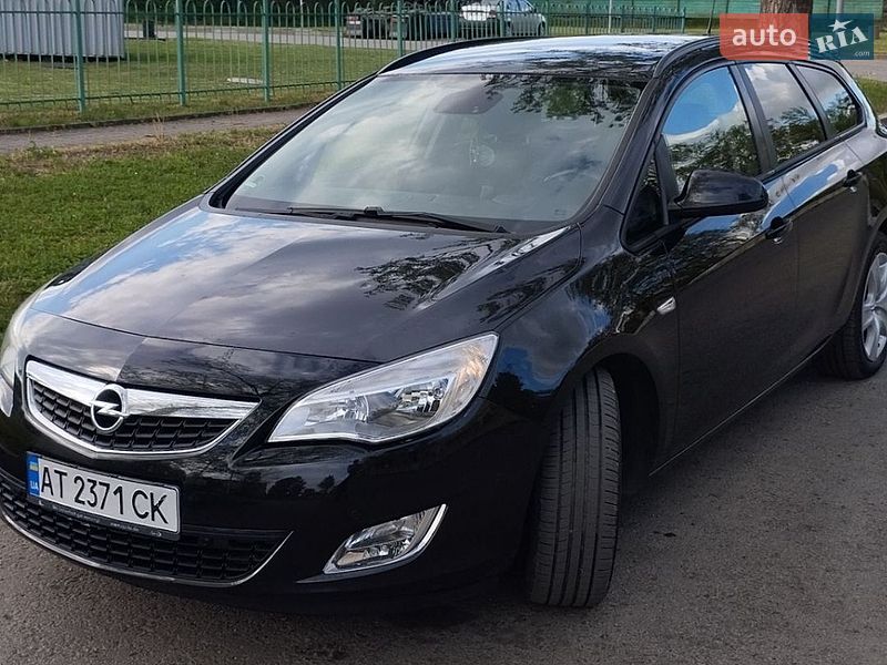 Универсал Opel Astra 2011 в Калуше