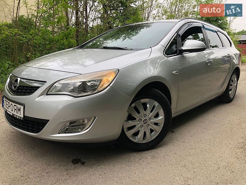 Универсал Opel Astra 2011 в Галиче