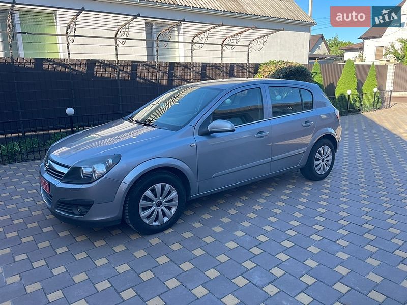 Хэтчбек Opel Astra 2006 в Гайсине