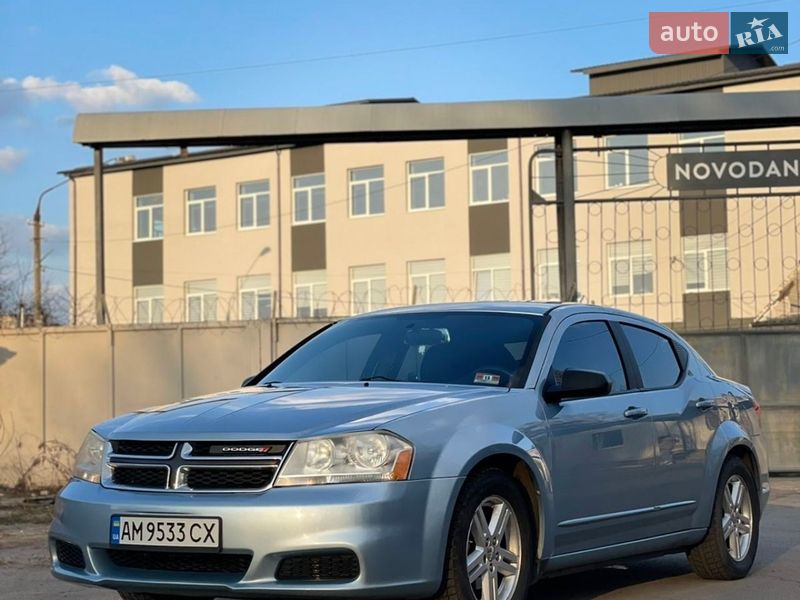 Седан Dodge Avenger 2013 в Нетешине