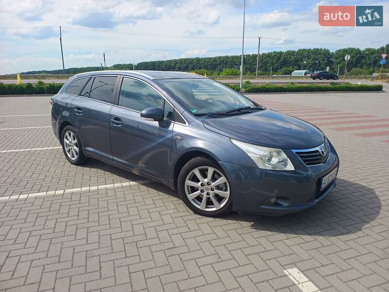 Универсал Toyota Avensis 2011 в Хмельницком