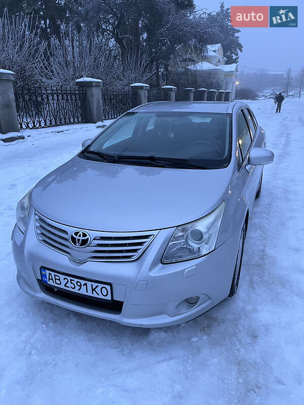 Универсал Toyota Avensis 2011 в Умани