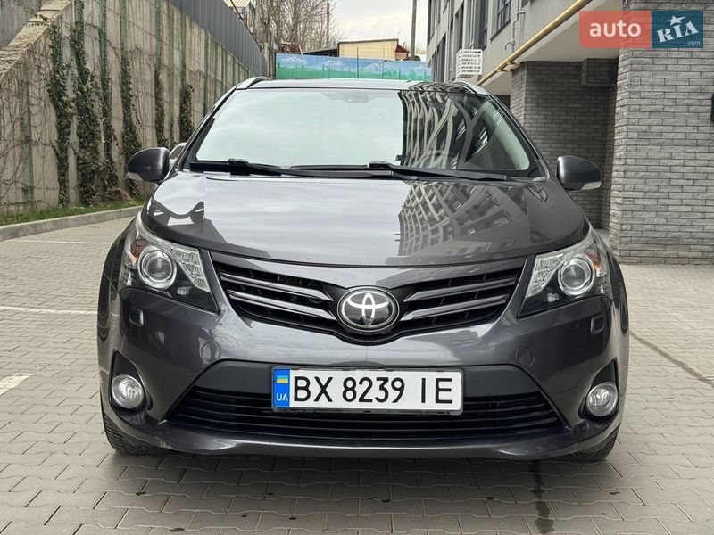 Универсал Toyota Avensis 2014 в Хмельницком