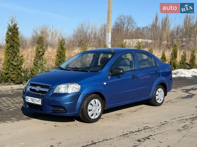 Седан Chevrolet Aveo 2010 в Ровно