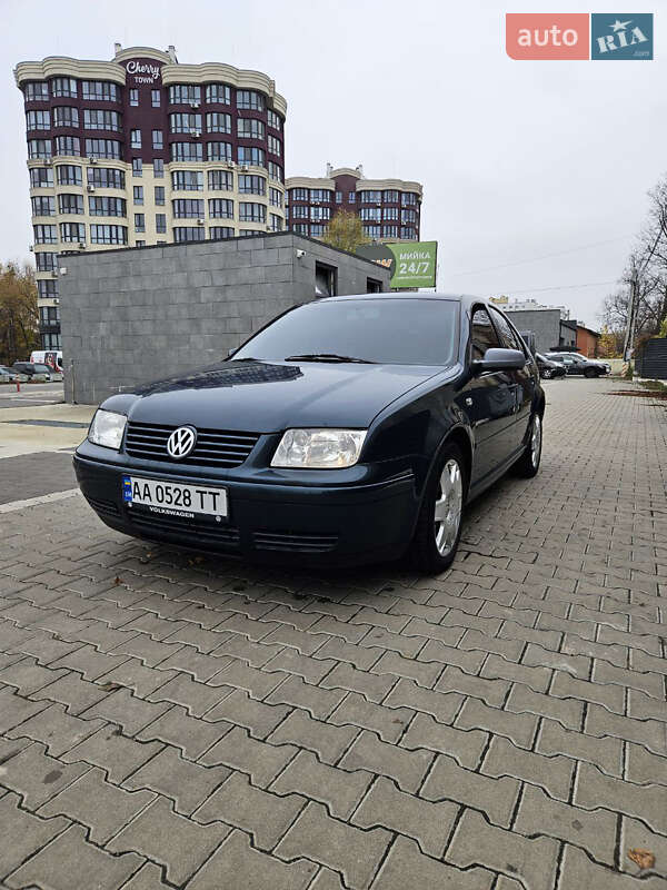Седан Volkswagen Bora 2001 в Киеве