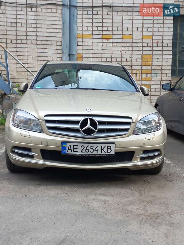 Седан Mercedes-Benz C-Class 2010 в Днепре