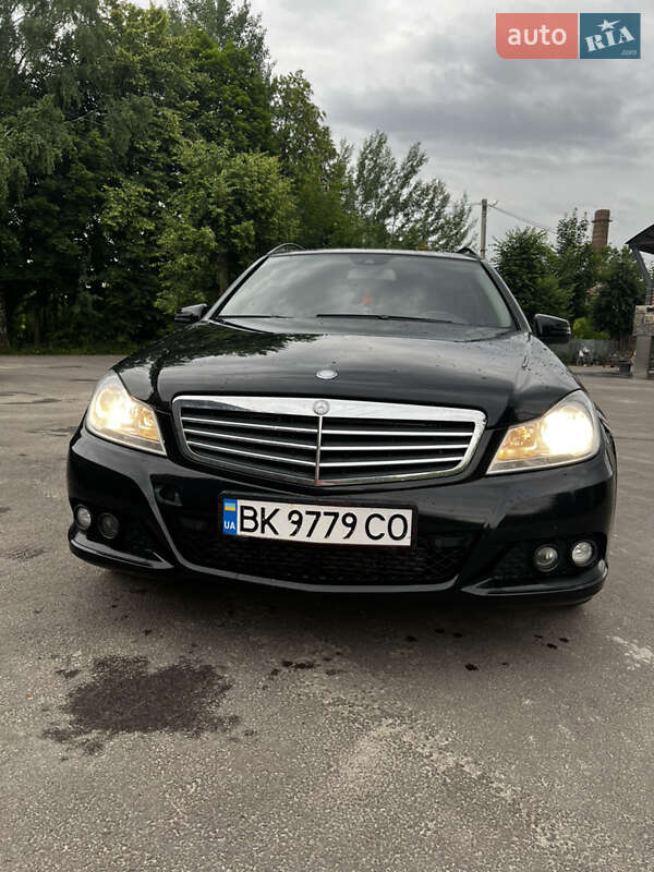Універсал Mercedes-Benz C-Class 2011 в Костопілі