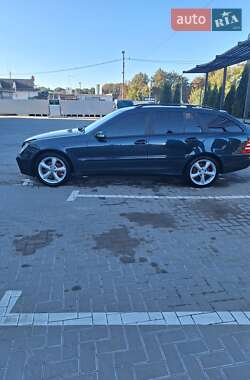 Універсал Mercedes-Benz C-Class 2004 в Кам'янець-Подільському Універсал Mercedes-Benz C-Class 2004 в Кам'янець-Подільському