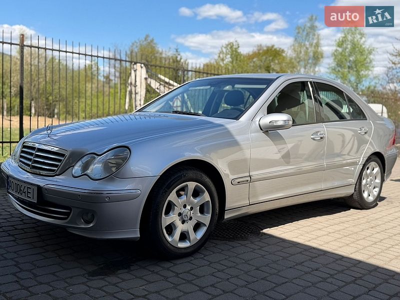 Седан Mercedes-Benz C-Class 2004 в Сваляве