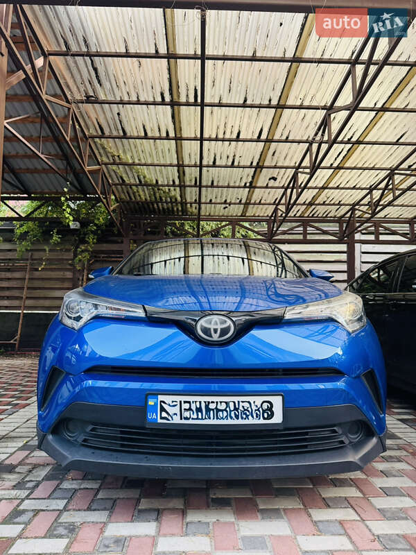 Внедорожник / Кроссовер Toyota C-HR 2018 в Киеве