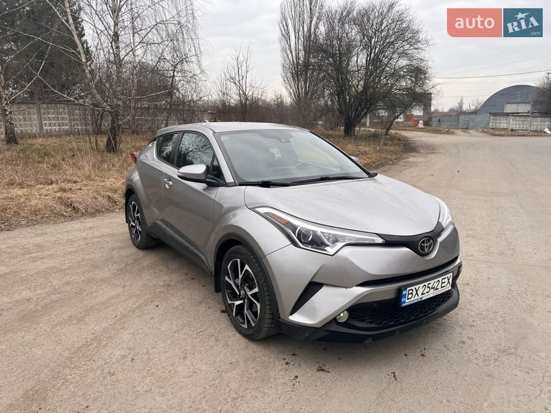 Внедорожник / Кроссовер Toyota C-HR 2017 в Хмельницком