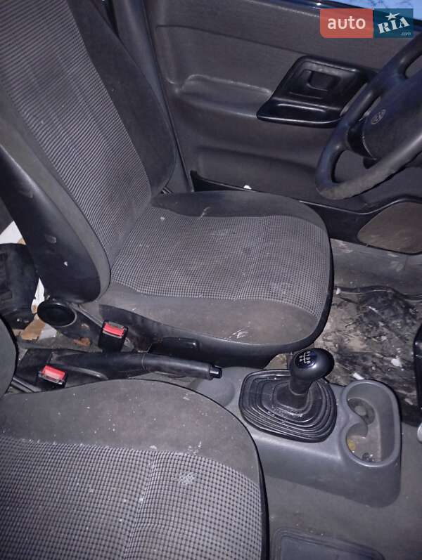 Пикап Volkswagen Caddy 2000 в Волочиске