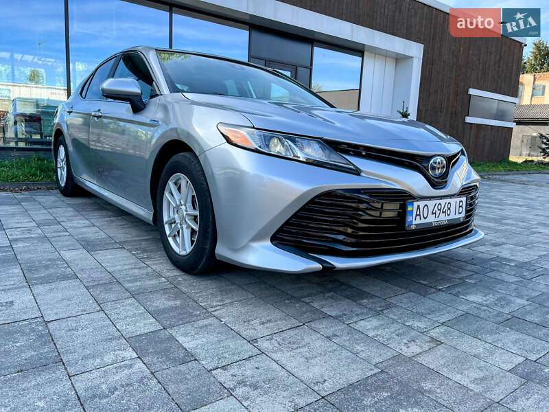 Седан Toyota Camry 2018 в Львове